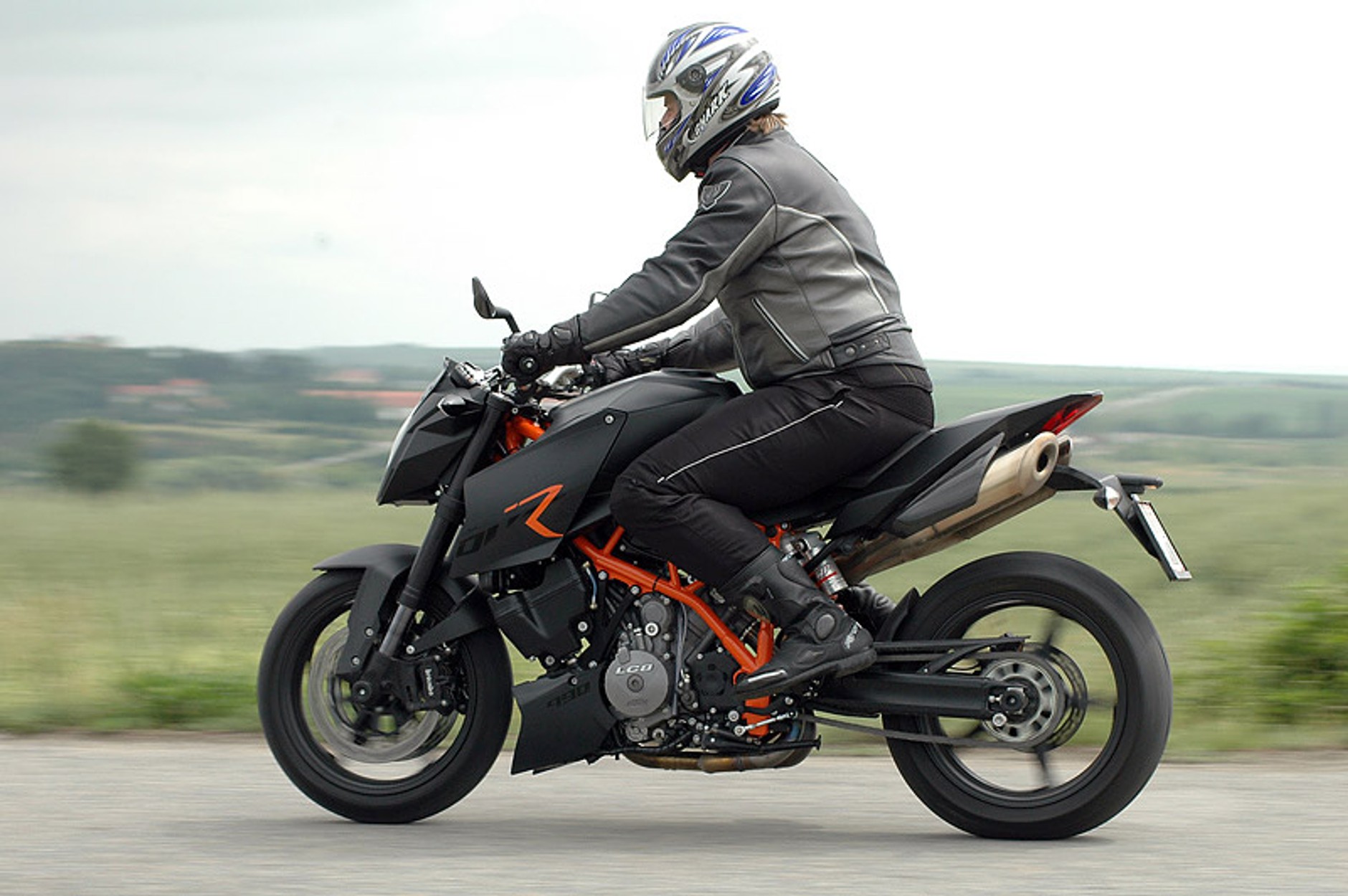 KTM 990 SuperDuke R: Ready to Race