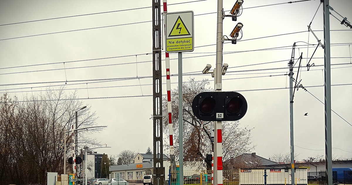 System Red Light na przejeździe kolejowo-drogowym w Radomsku