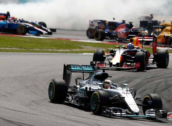 Grand Prix Malezji 2016: płonący i wściekły Hamilton