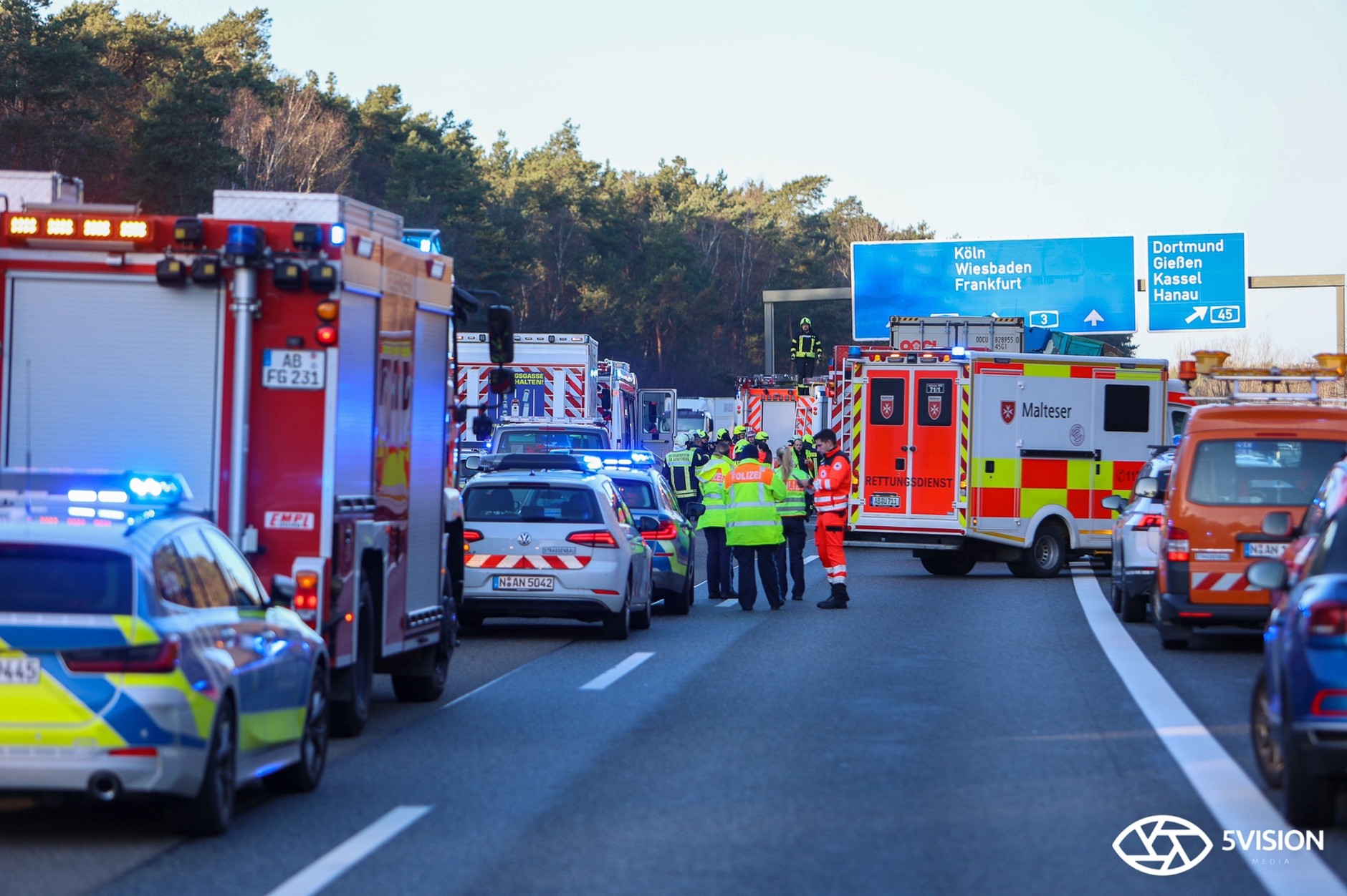 90 minut trwała akcja ratunkowa po wypadku, do którego doszło na niemieckiej autostradzie A3
