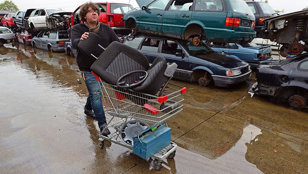 Części używane: niebezpieczny złom czy prawdziwe okazje?