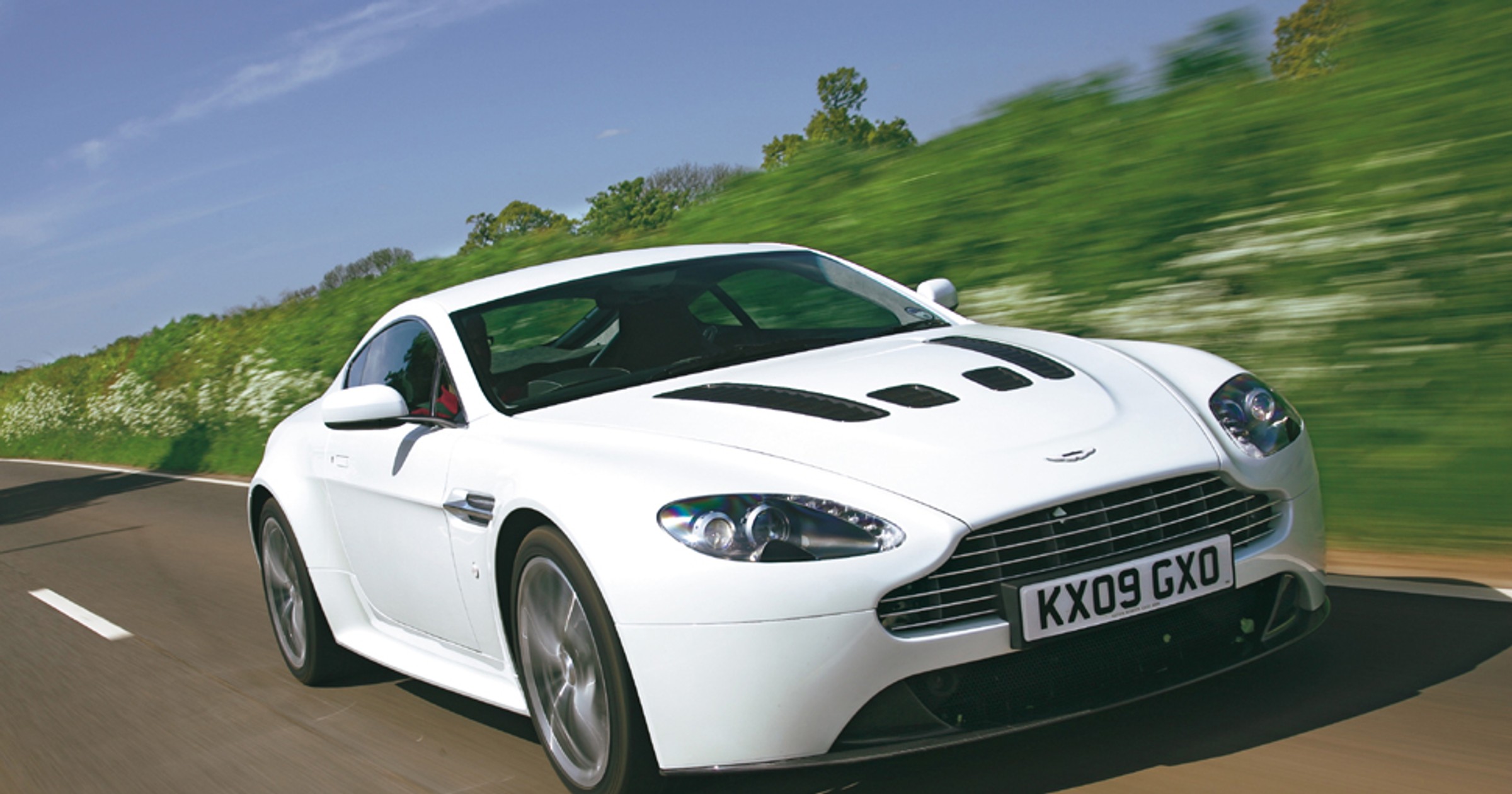 Aston Martin V12 Vantage - Ekstremalne dzieło sztuki