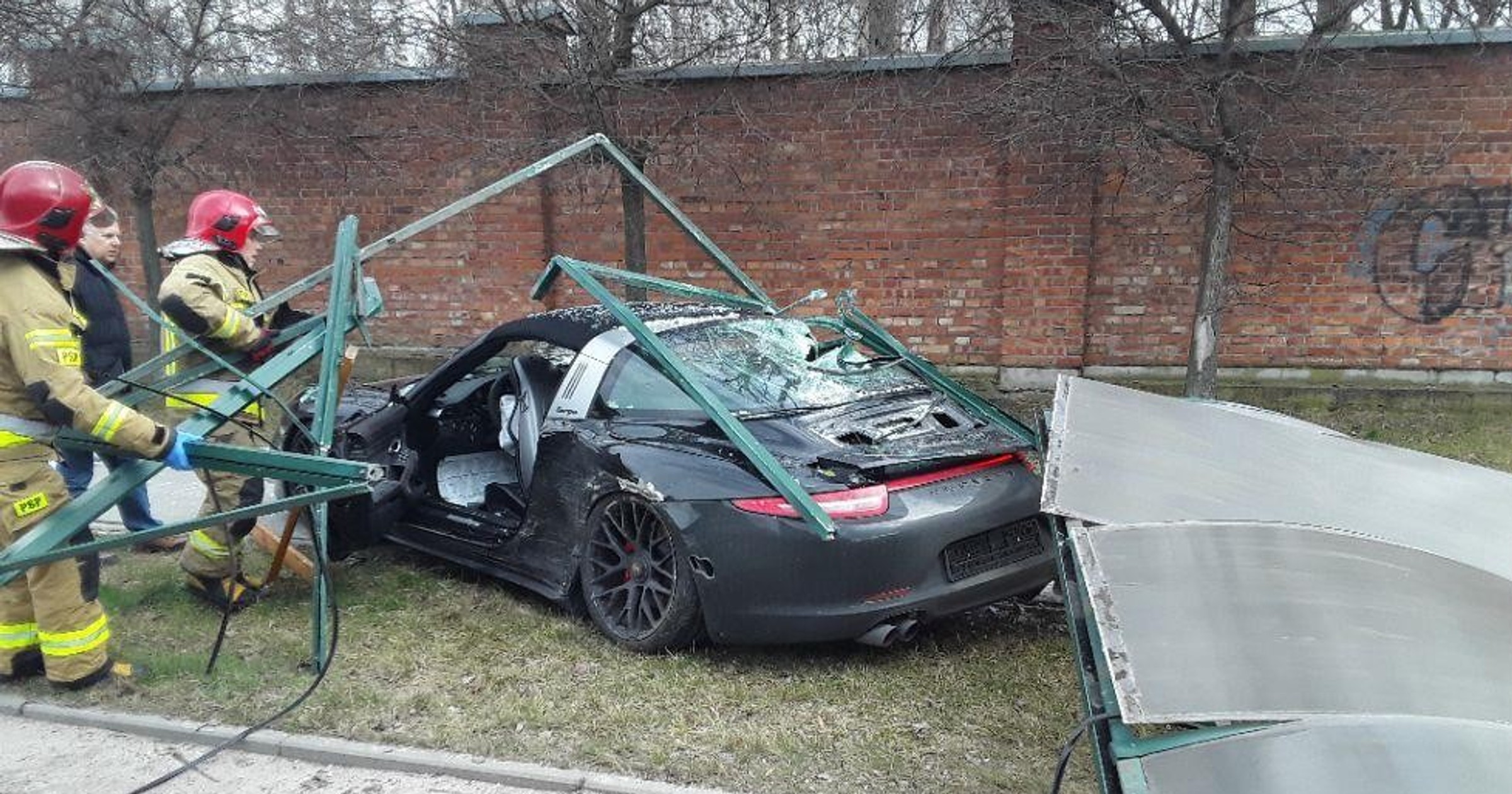 Porsche 911 Targa po kolizji w Łodzi nie wróci na drogi