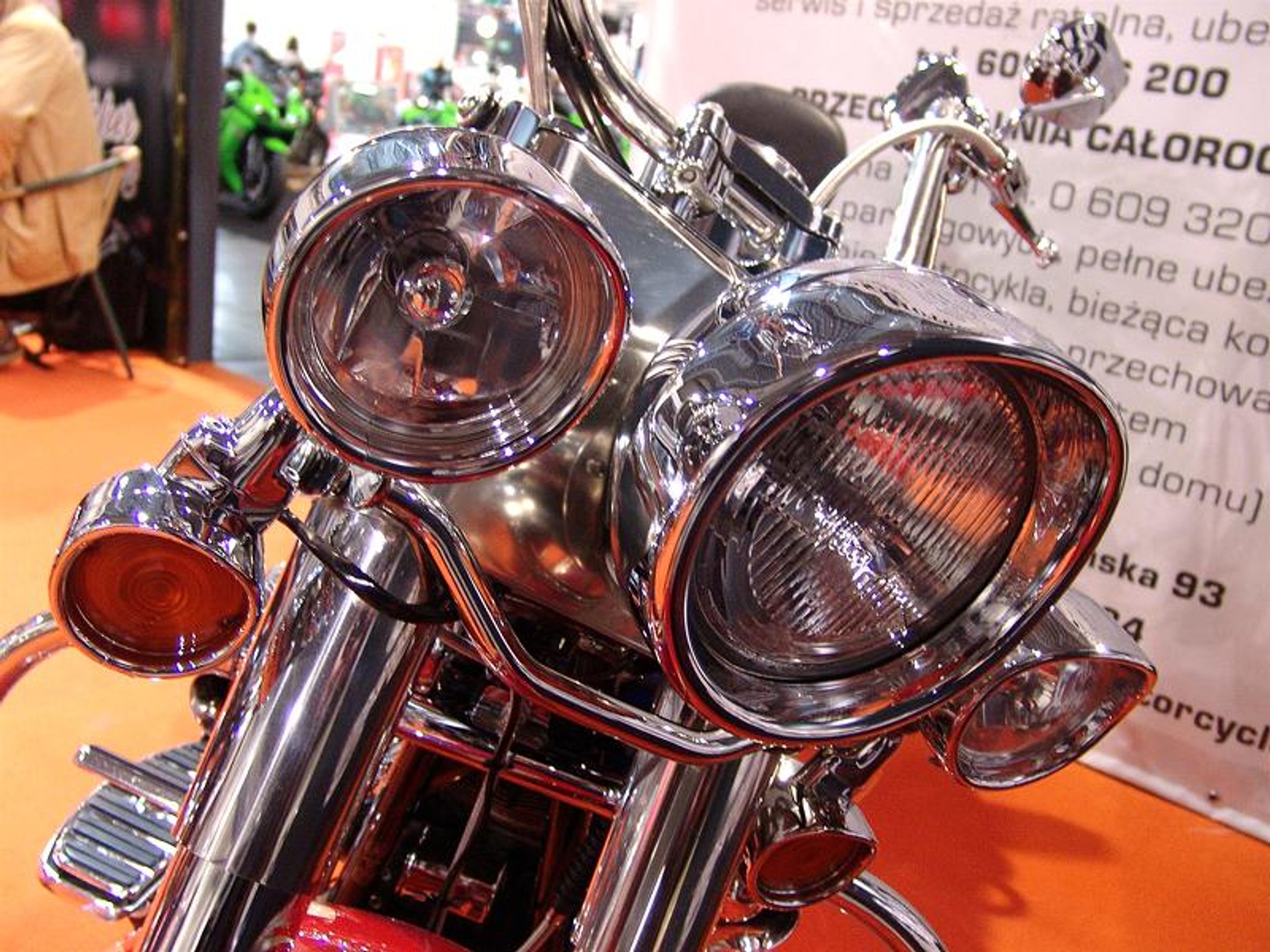 MOTOCYKL-EXPO 2007: cudowne maszyny i piękne dziewczyny (fotogaleria)