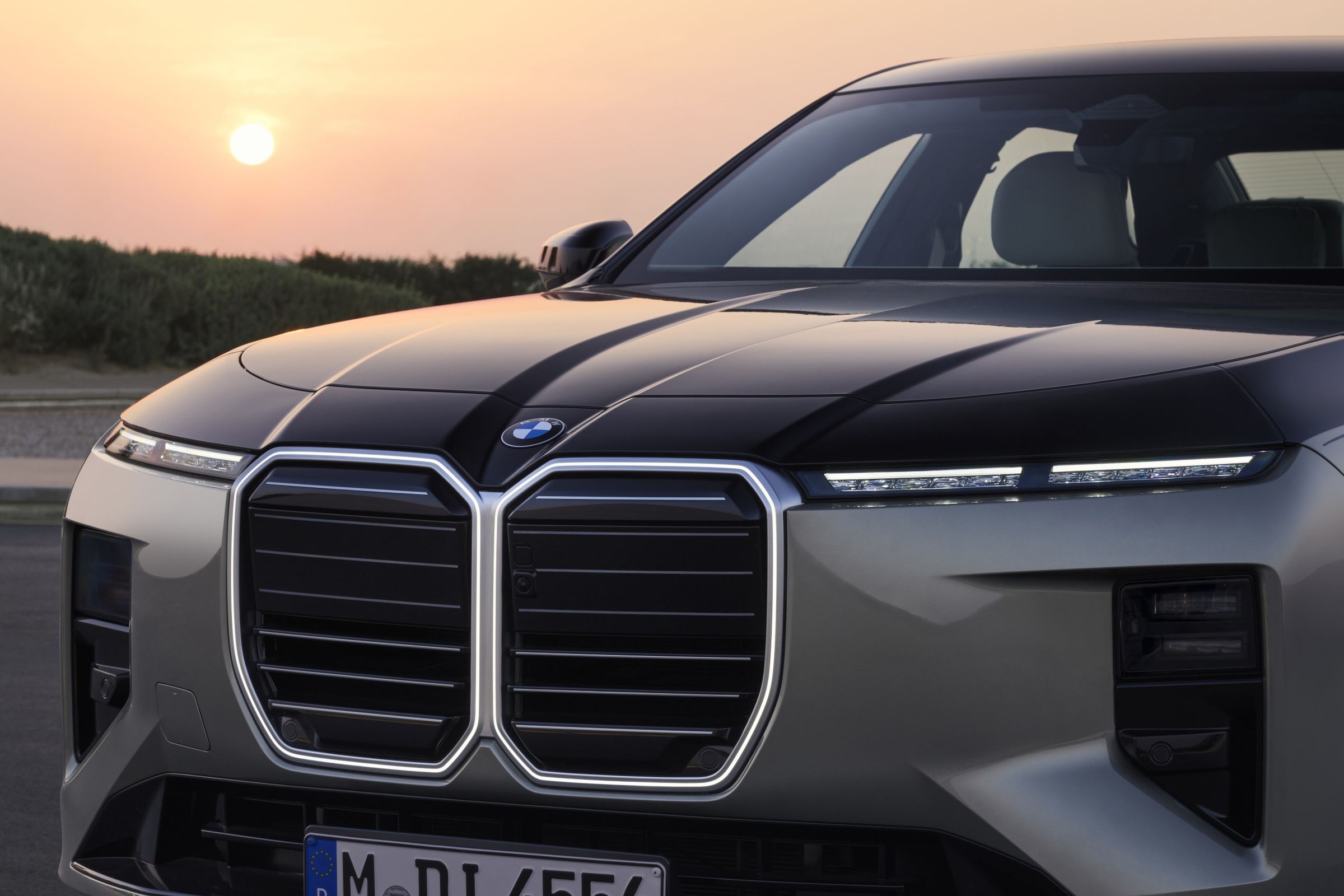 BMW serii 7 znów frapuje. Wbrew pozorom zdecydowanie bardziej wnętrzem niż tym grillem
