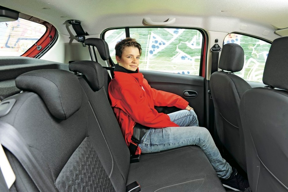 Dacia Sandero, tylna kanapa