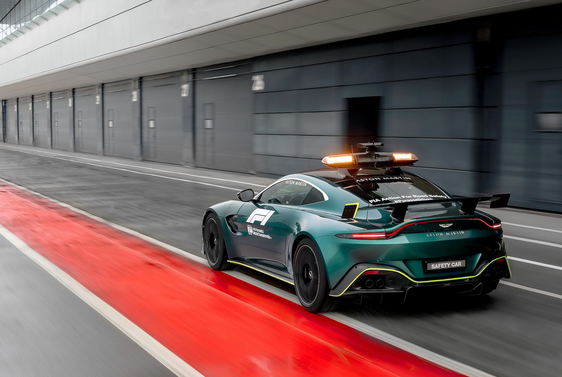 Aston Martin dostarczy auta funkcyjne do F1