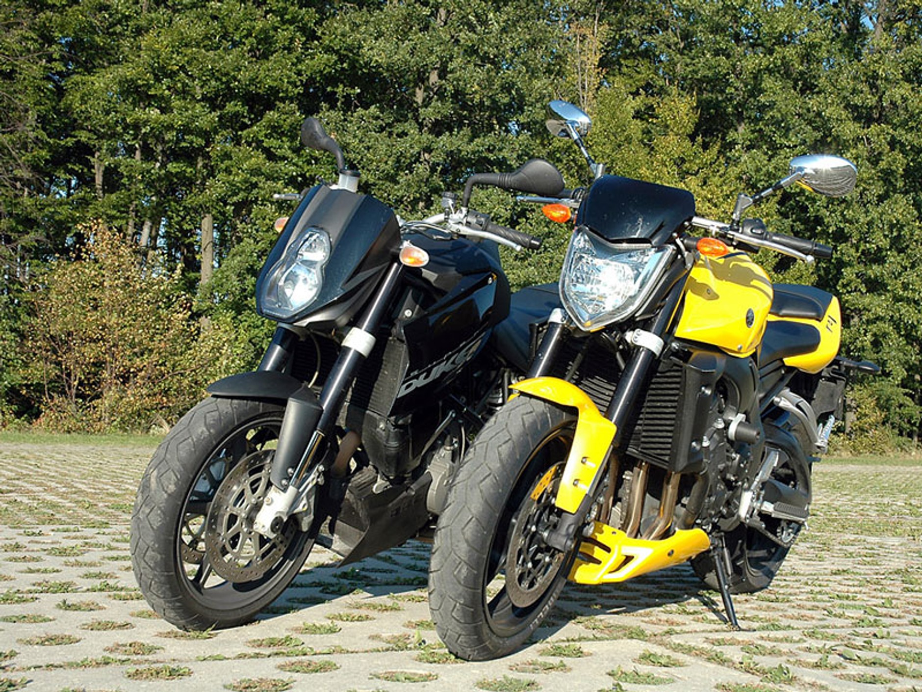 KTM 990 SuperDuke vs. Yamaha FZ1 (test porównawczy)