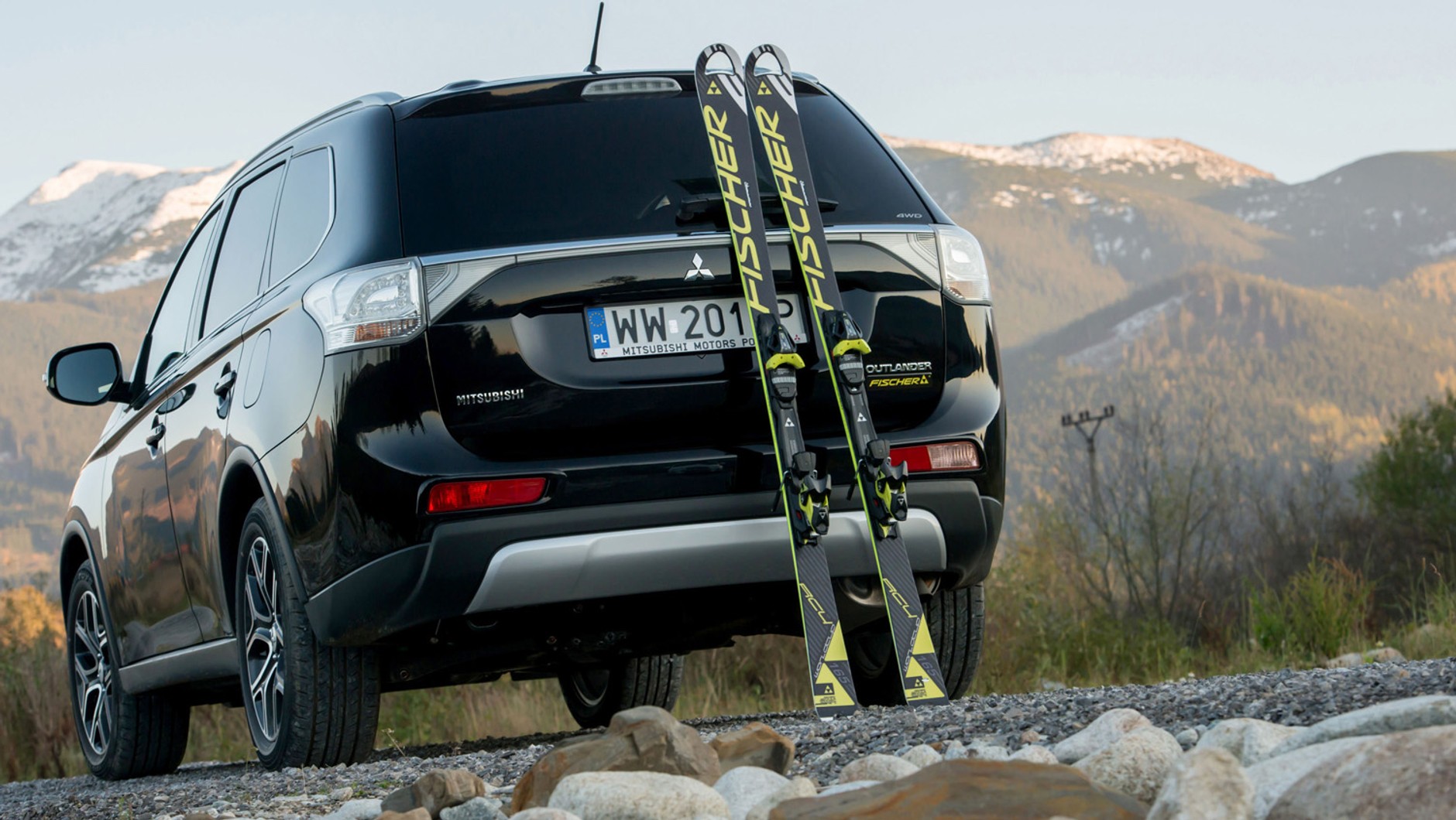 Mitsubishi Outlander 2.2 DI-D Fischer – z nartami w standardzie.