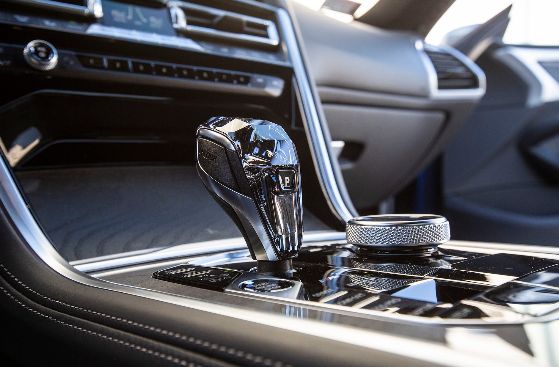 BMW M850i xDrive - co tak naprawdę potrafi topowy wariant BMW M850i?