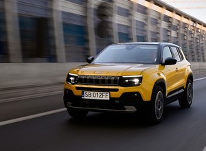 Jeep Avenger z rocznika 2024. Producent dodał nowy silnik