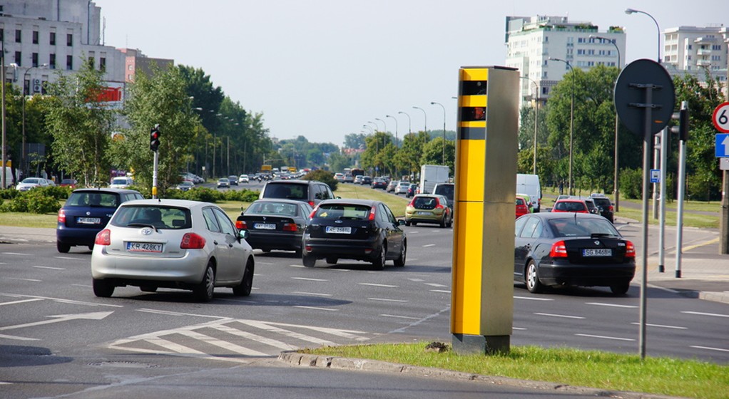 Fotoradar nie robi zdjęć natychmiast. Prędkość trzeba przekroczyć konkretnie