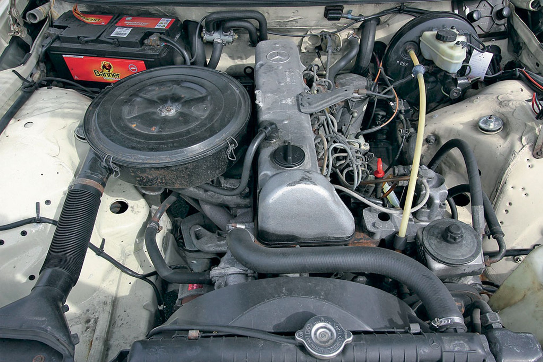 Mercedes W123 kontra Austin FX4Q - która taksówka jest lepsza?