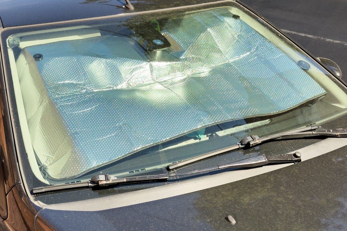 Nikt nie lubi nagrzanego auta. Można temu łatwo zapobiec