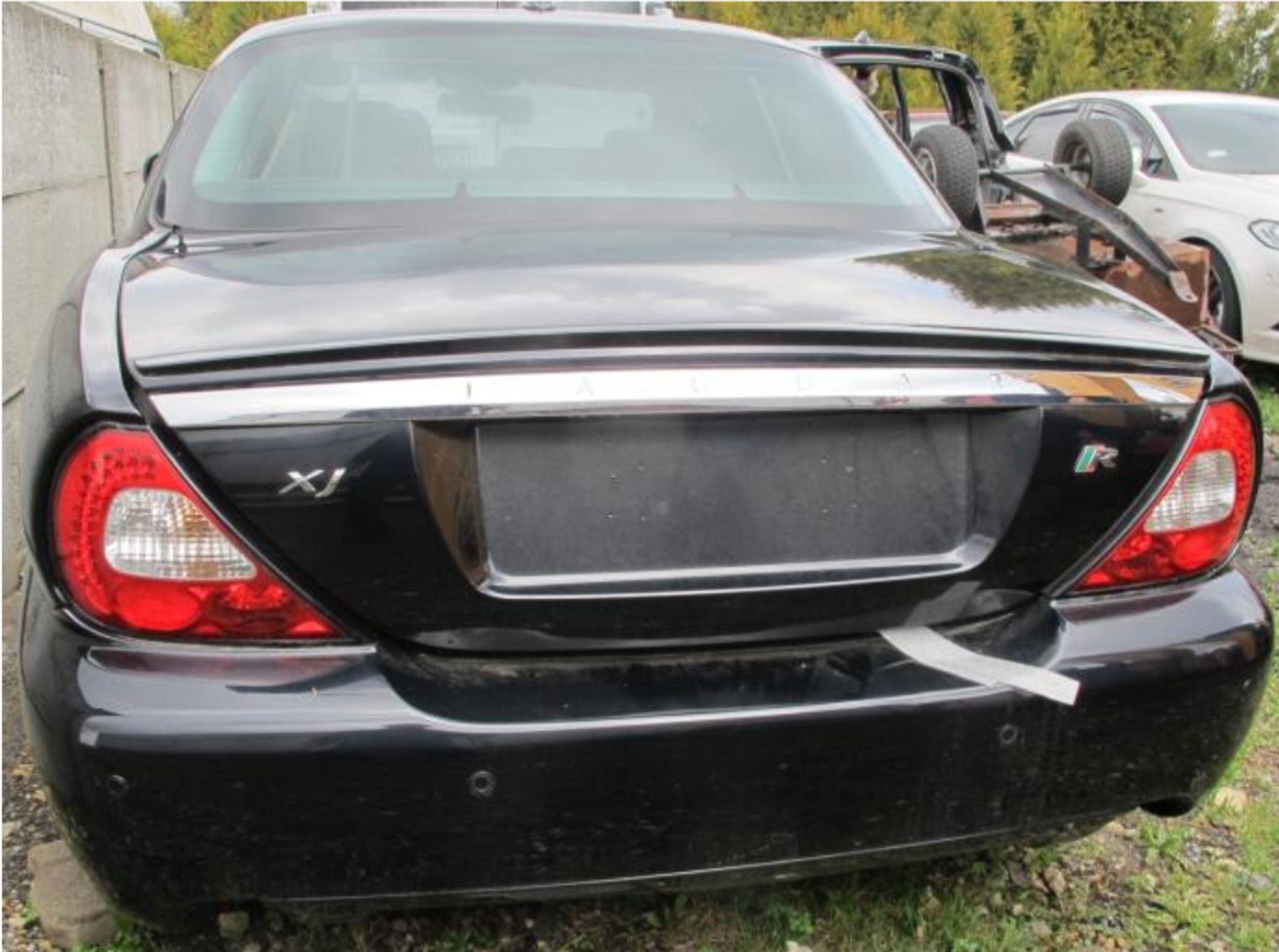 Jaguar XJR 2007 wystawiony na licytacji komorniczej