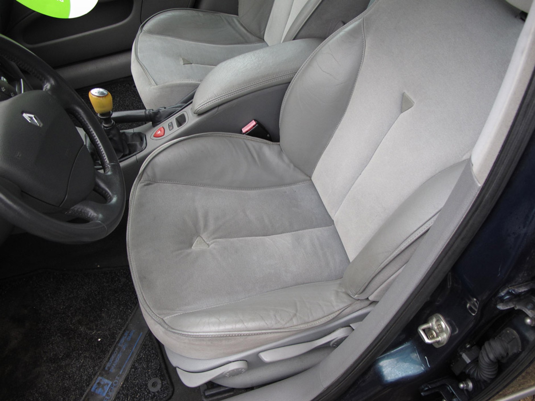 Szukamy auta z ogłoszenia: Laguna jak brytyjski szpieg udający Francuza