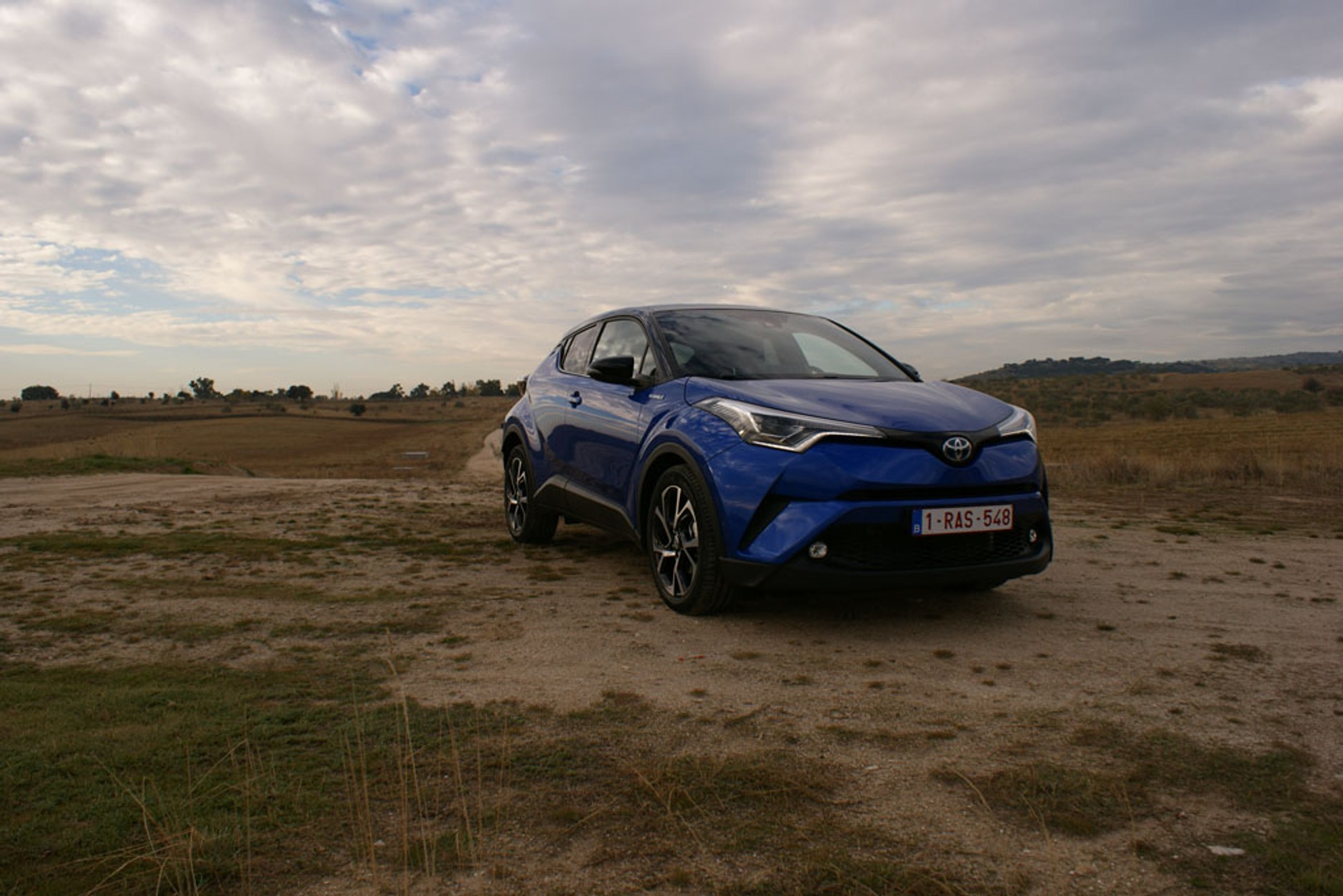 Toyota C-HRa - hybrydowy SUV w rozsądnej cenie