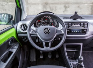 Najtańsza używana Skoda kontra najtańsza Toyota. Mechanik wskazał faworyta