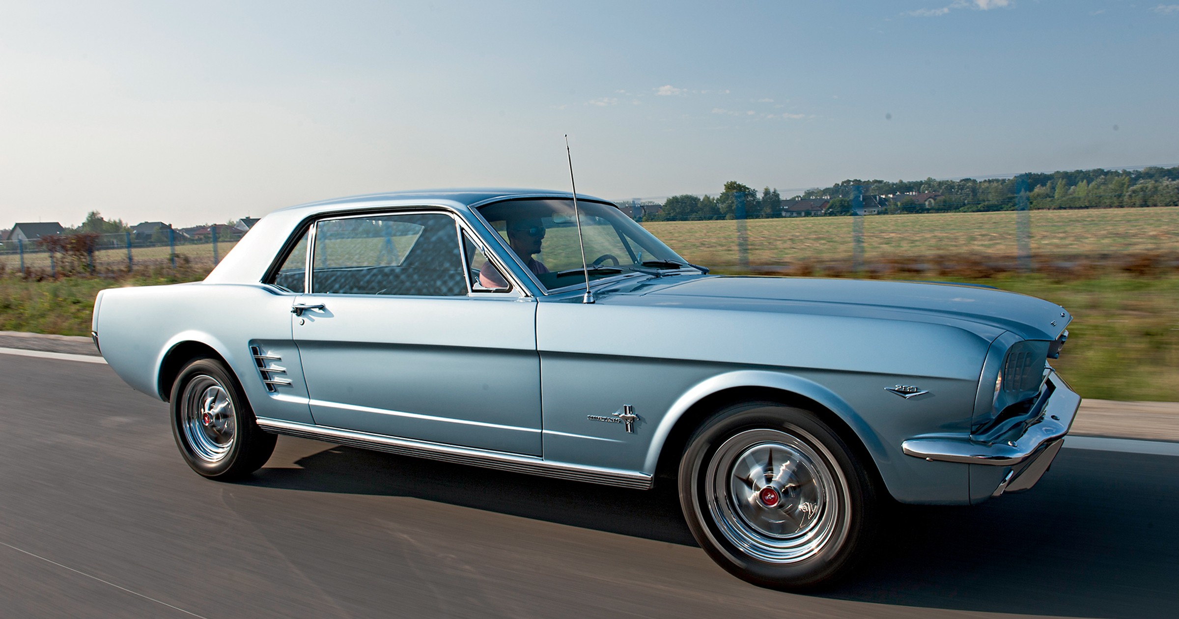 Ford Mustang Coupe 289 - galopujący klasyk