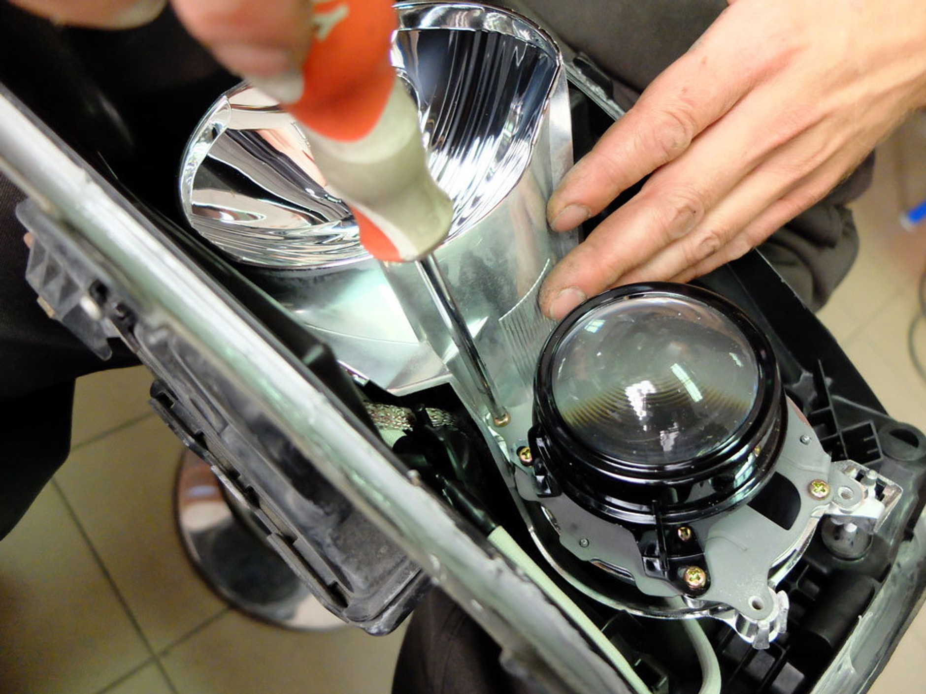 Regeneracja reflektorów krok po kroku