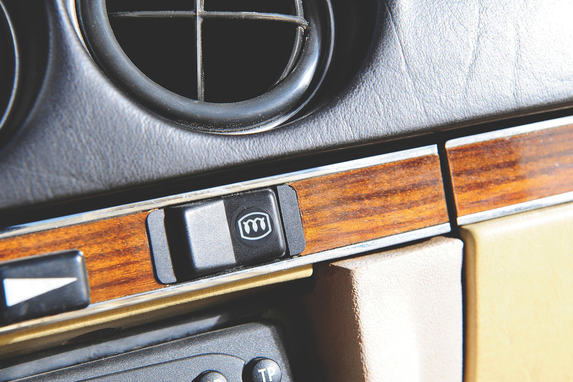 Mercedes SL R107 - ulubieniec szybkich, ale nie wściekłych