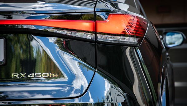 Lexus obniżył ceny. Hybrydy plug-in są sporo tańsze