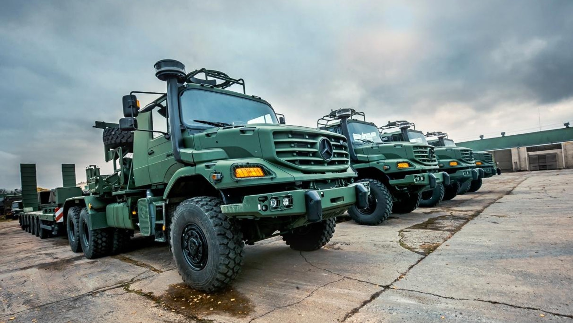 Wojskowy ciągnik Mercedes-Benz Zetros