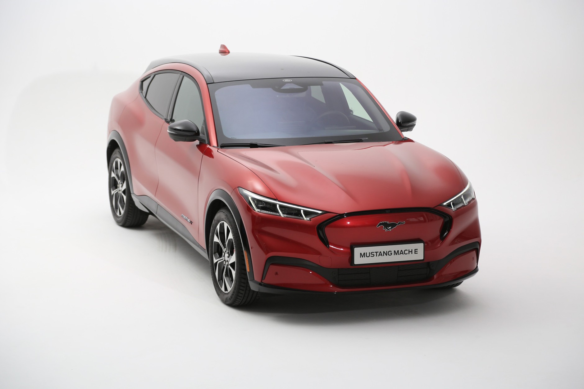 Nowy Ford Mustang Mach-E. Przejedzie na prądzie nawet 610 km!