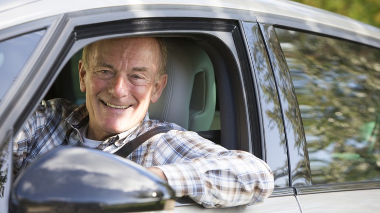 Senior za kierownicą