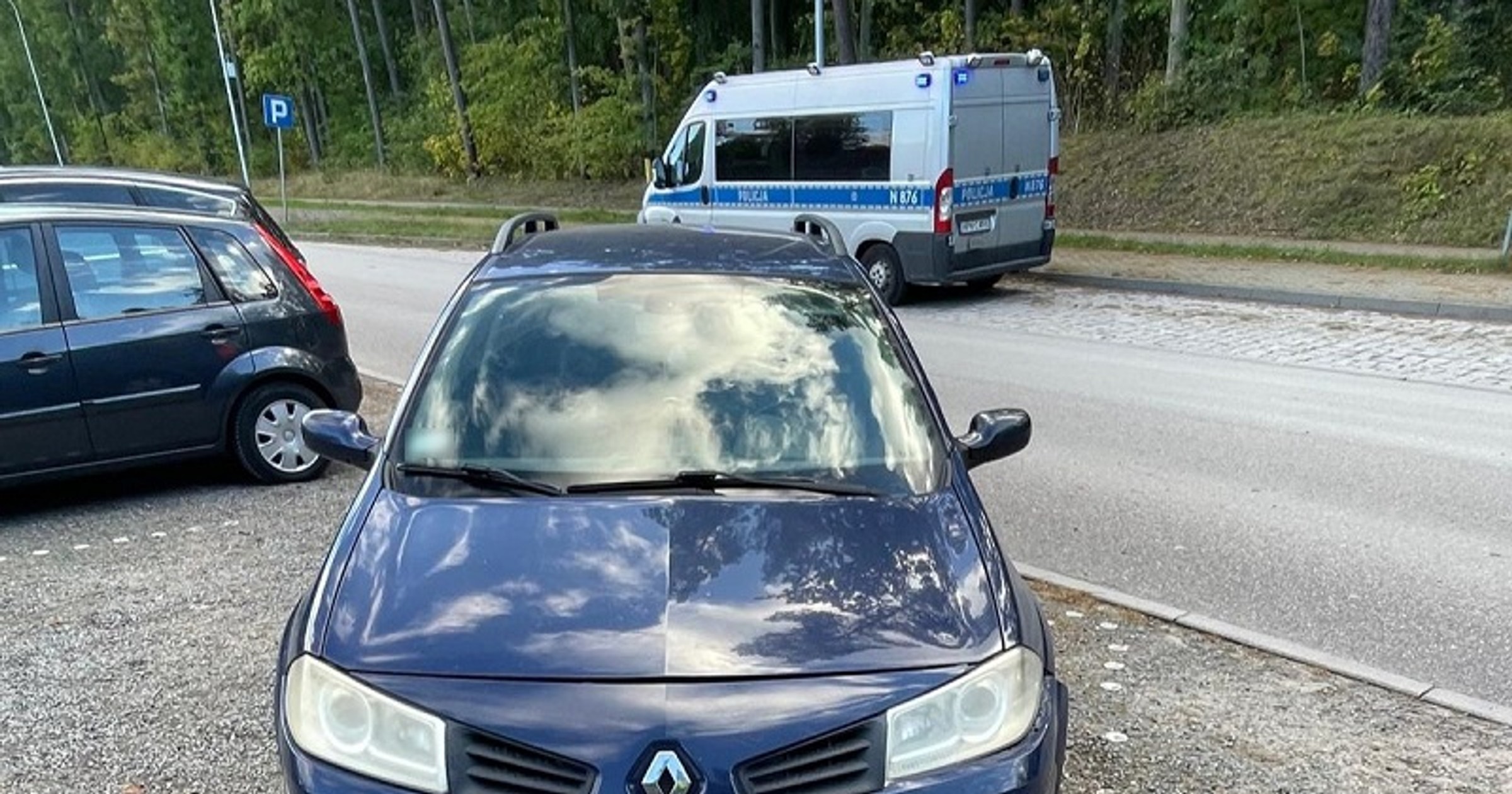 Wsiadł do renault przed cmentarzem. Teraz grozi mu pięć lat