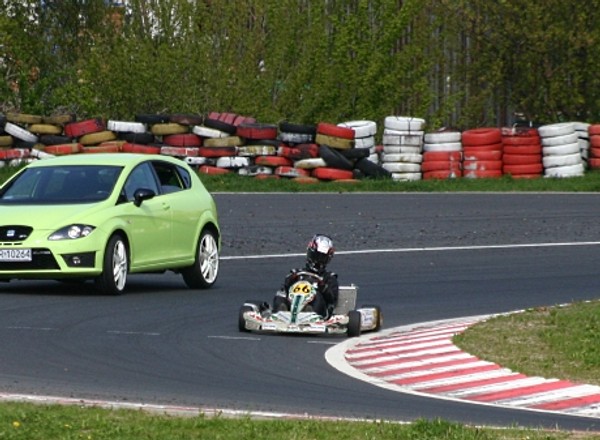 Gokart szybszy od samochodu?