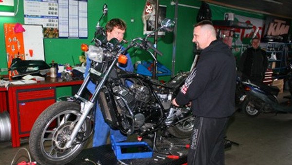 Motocykl wiosną: Zobacz co warto wiedzieć zanim wyruszysz na trasę
