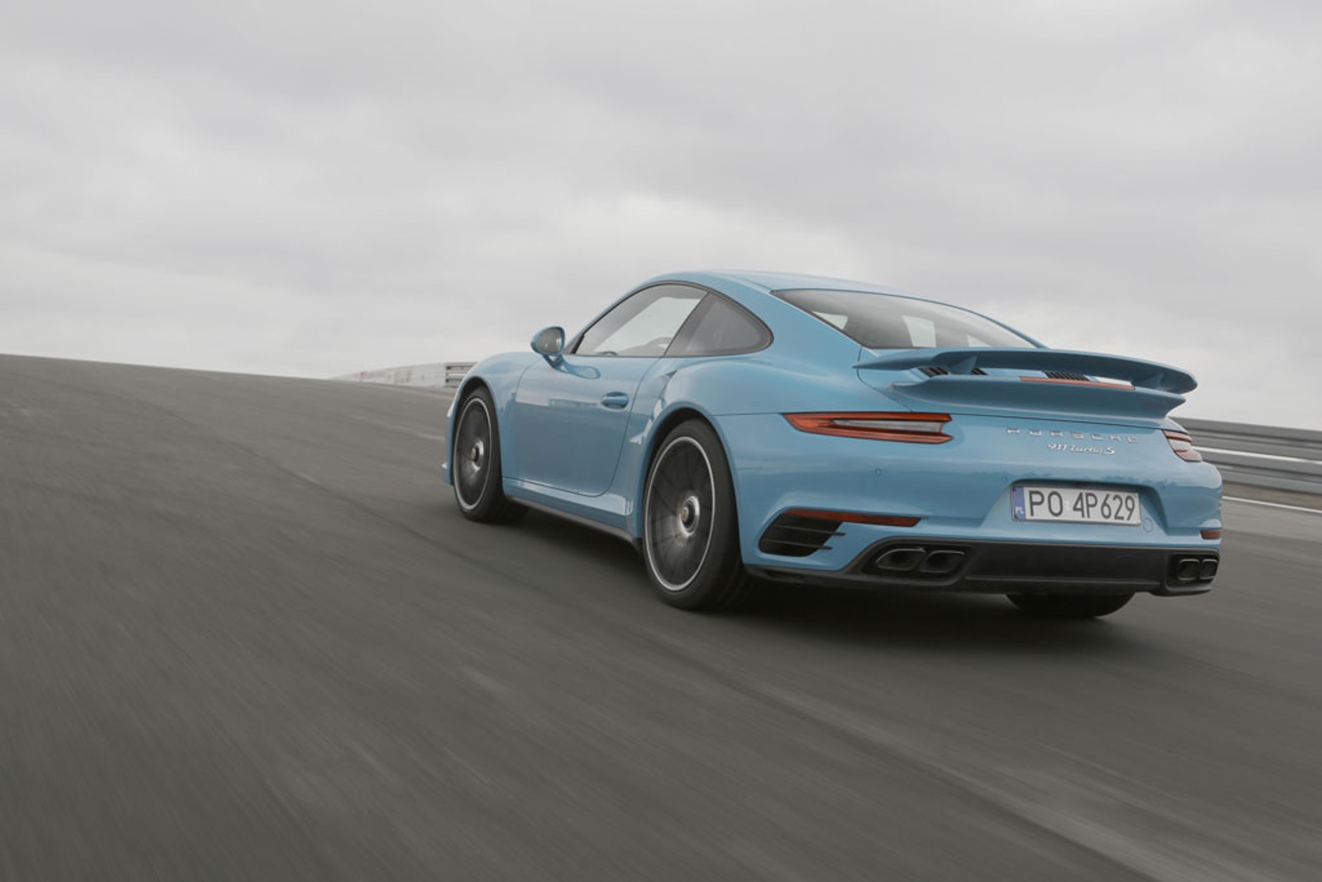 Porsche 911 Turbo S - bajeczne turbo w bajkowym kolorze