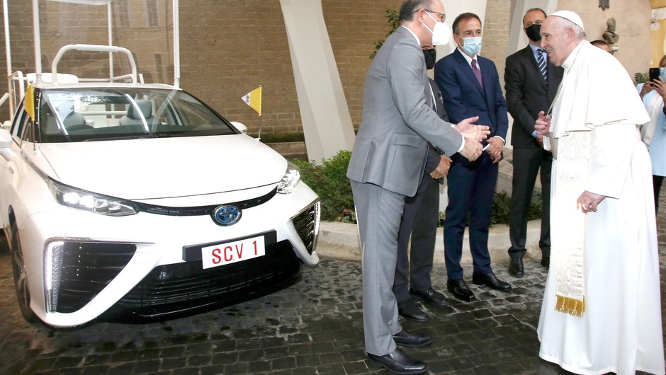 Toyota Mirai dla Papieża Franciszka
