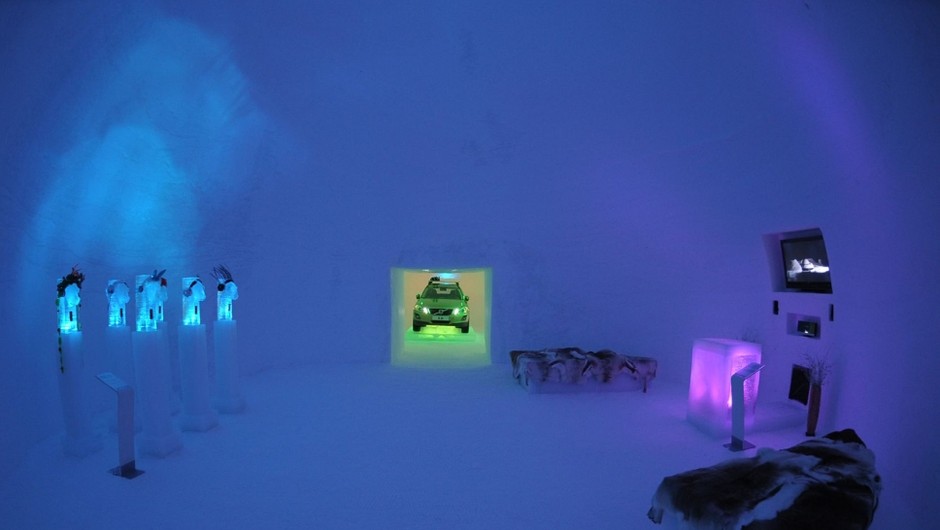 Volvo Ice Camp - Szwedzkie samochody prezentowane w iglo