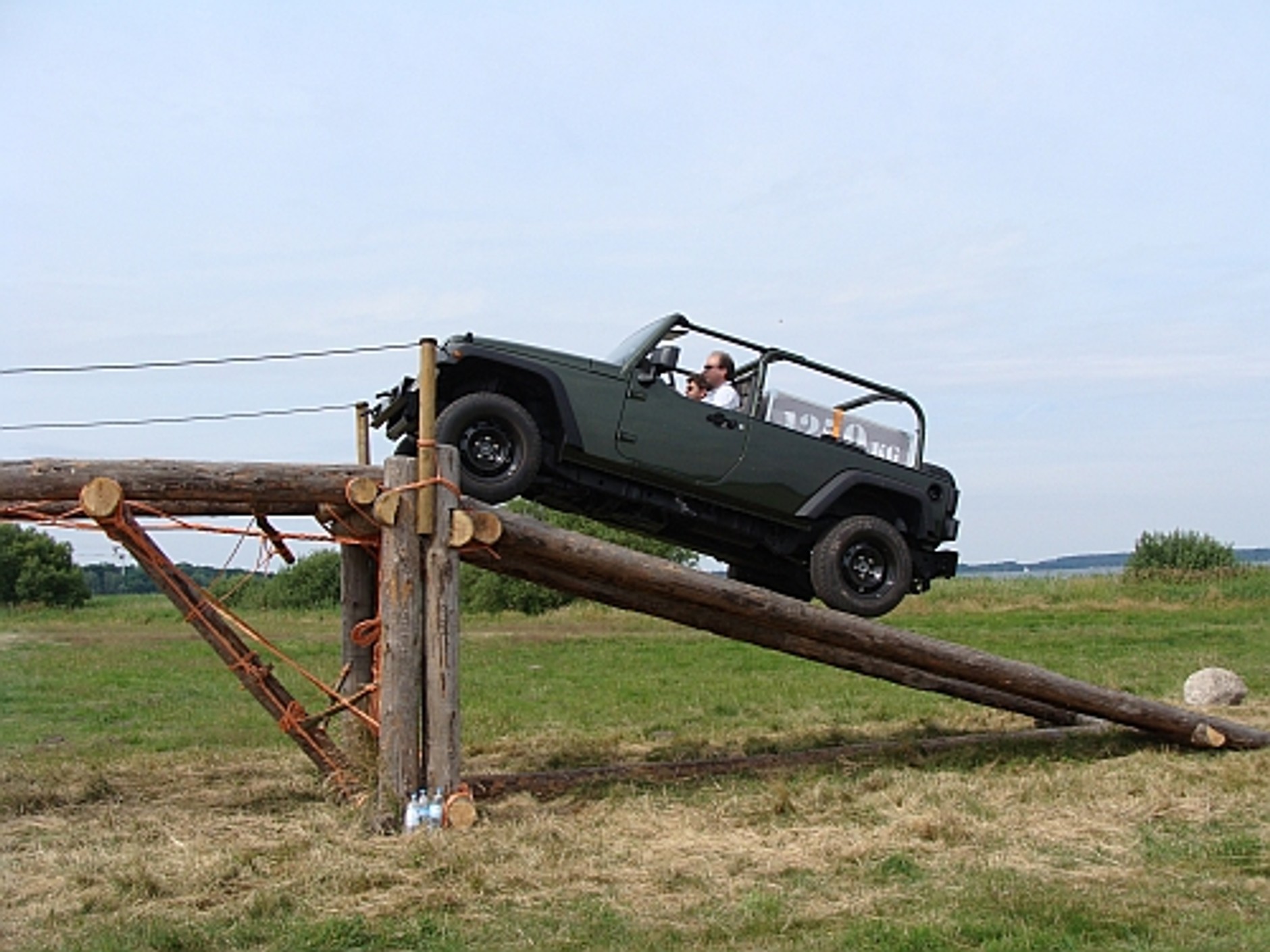 Jeep J8 w praktycznej wersji prosto z Kairu