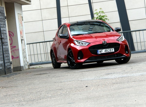 Mazda2 Hybrid to uznana hybryda. Podobieństwo nie jest przypadkowe