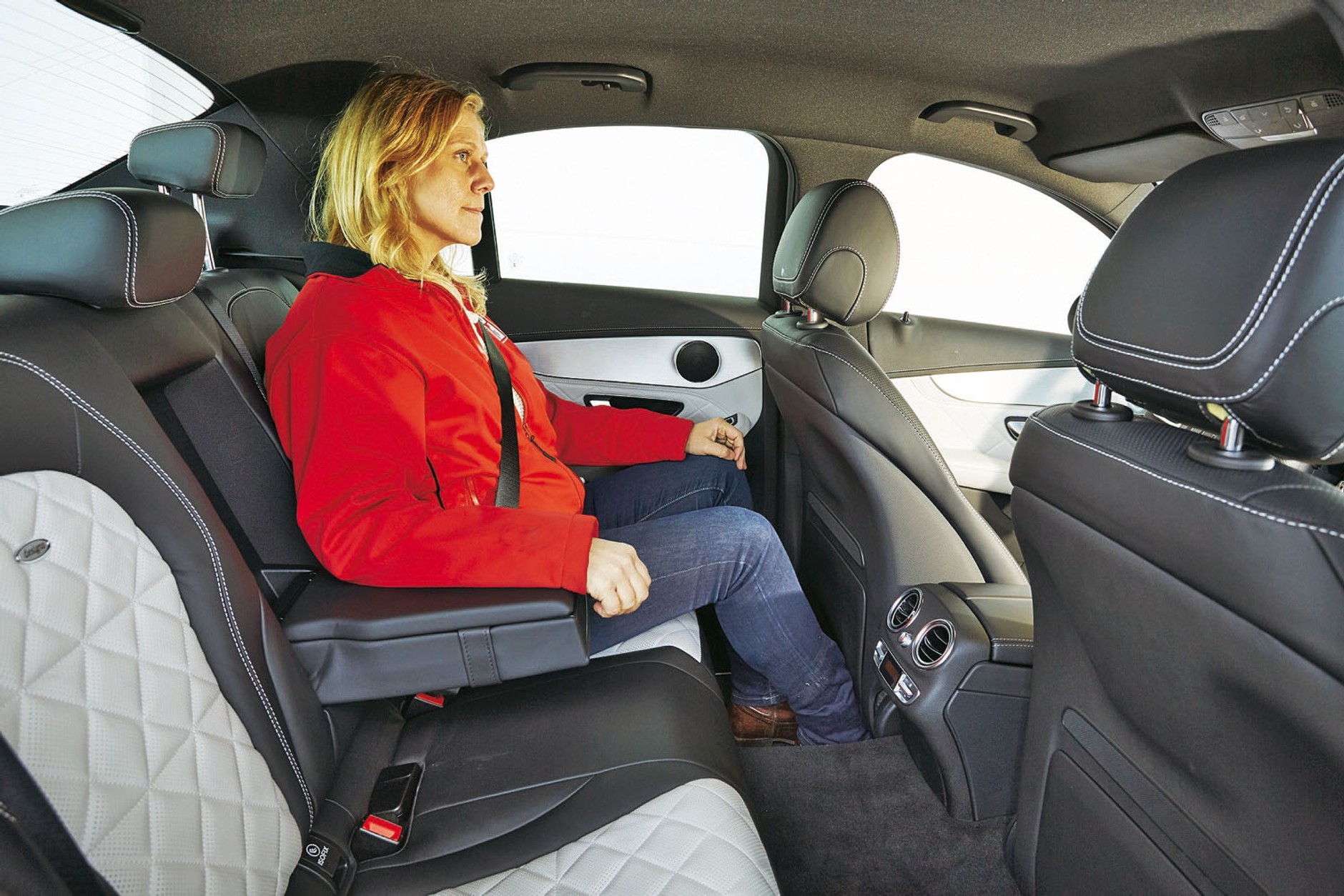 Benzynowe sedany - Audi A4, BMW 318i, Mercedes C 180 i VW Passat - dane techniczne, wymiary, spalanie