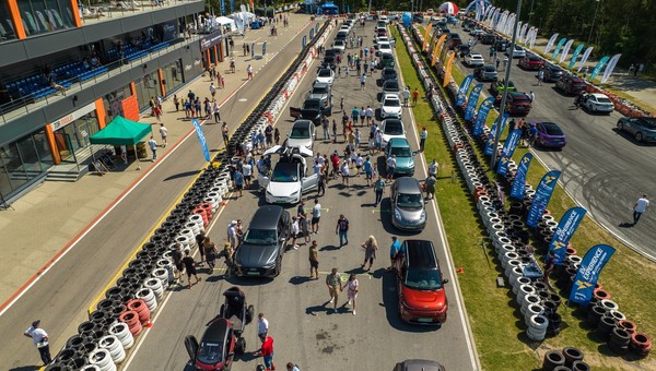 Sprawdź, jak jeździ się autem elektrycznym podczas EV Experience 2023