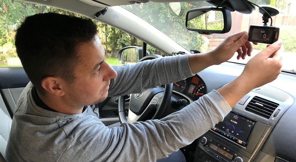 Jak wybrać dobrą kamerkę do auta?