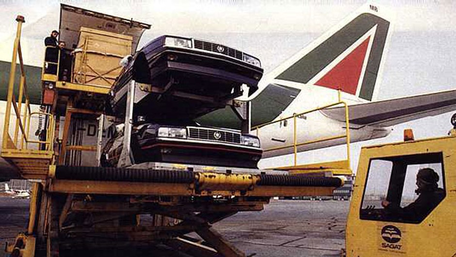 Cadillac Allanté - transportowany w częściach drogą lotniczą