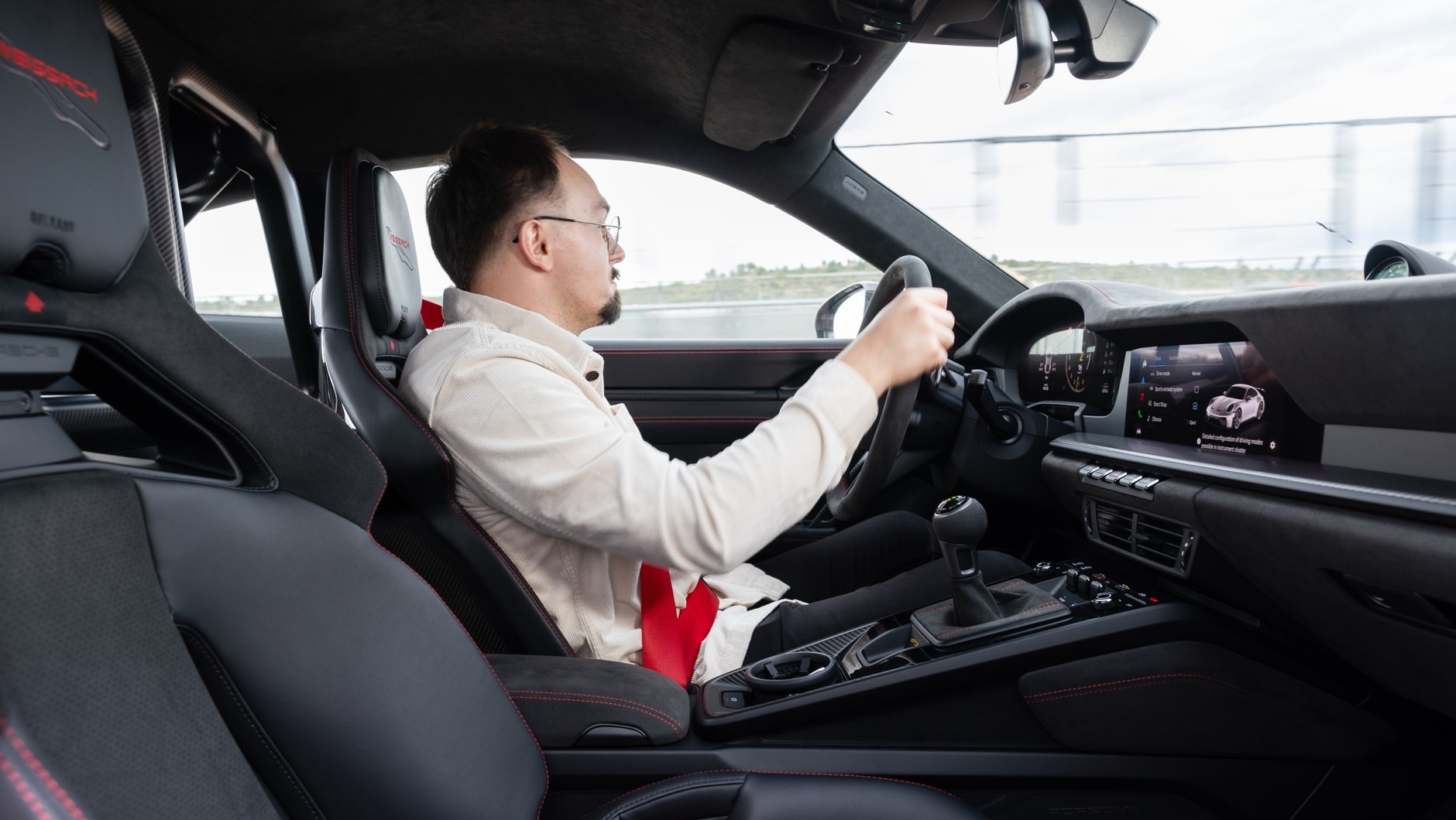 Pozycja za kierownicą Porsche 911 GT3 992.2
