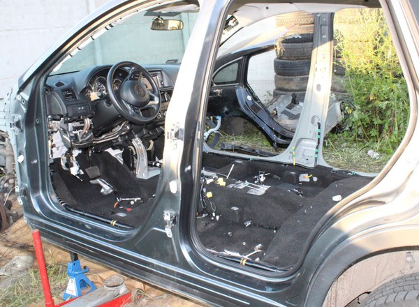 Kolejne skradzione auto odzyskane... w częściach