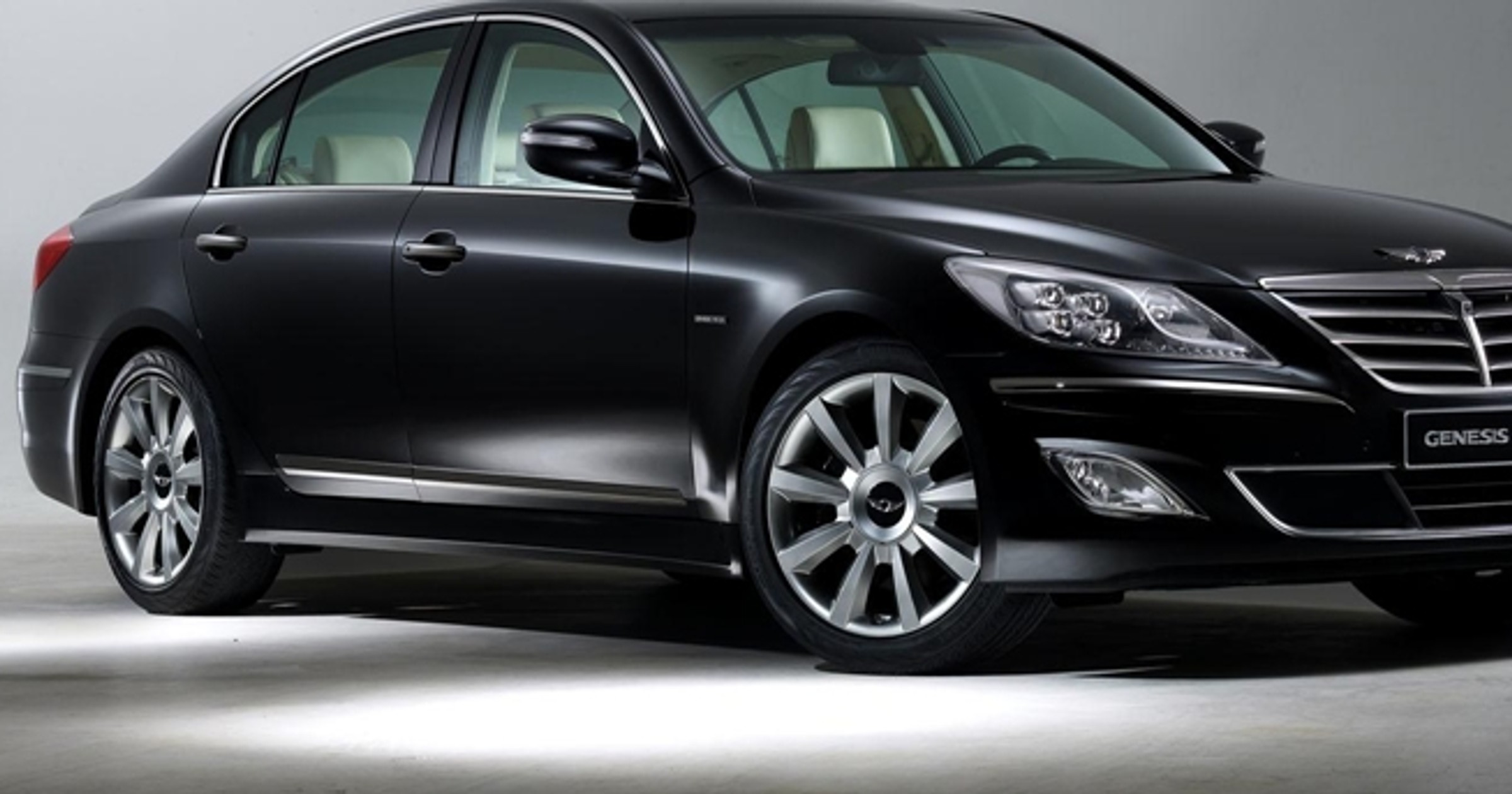 Hyundai Genesis ubiera się u Prady