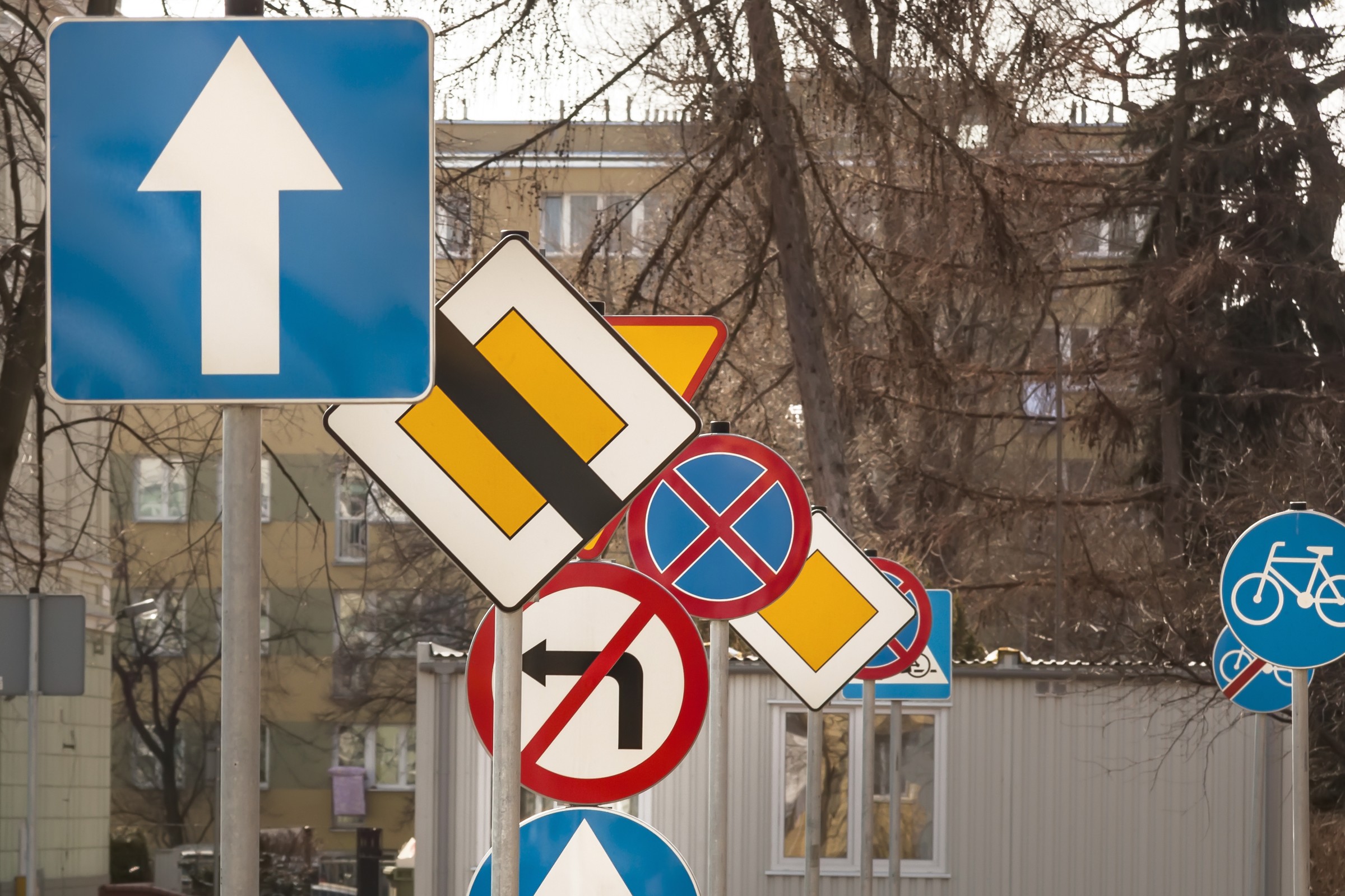Quiz ze znaków drogowych. Niby prosty, ale dwa pytania to pułapki. 10/10 ma mało kto