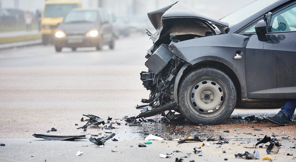 Czy masz obowiązek usunąć auto z drogi po wypadku?