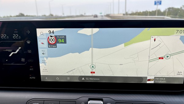 Sposób na odcinkowy pomiar prędkości — nowa funkcja w Kii K4