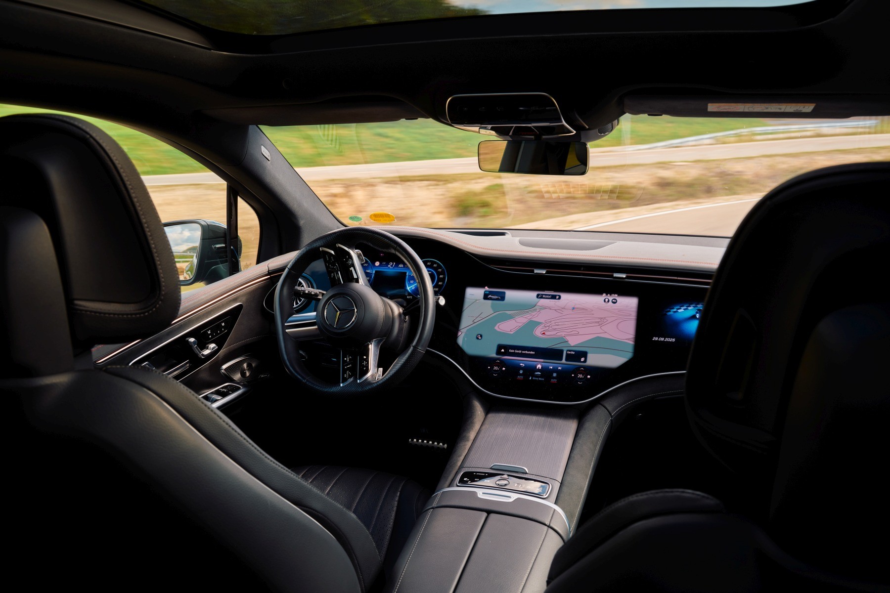 Samochód jadący bez udziału kierowcy