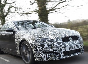 Odświeżony Jaguar XF z nowym Dieslem