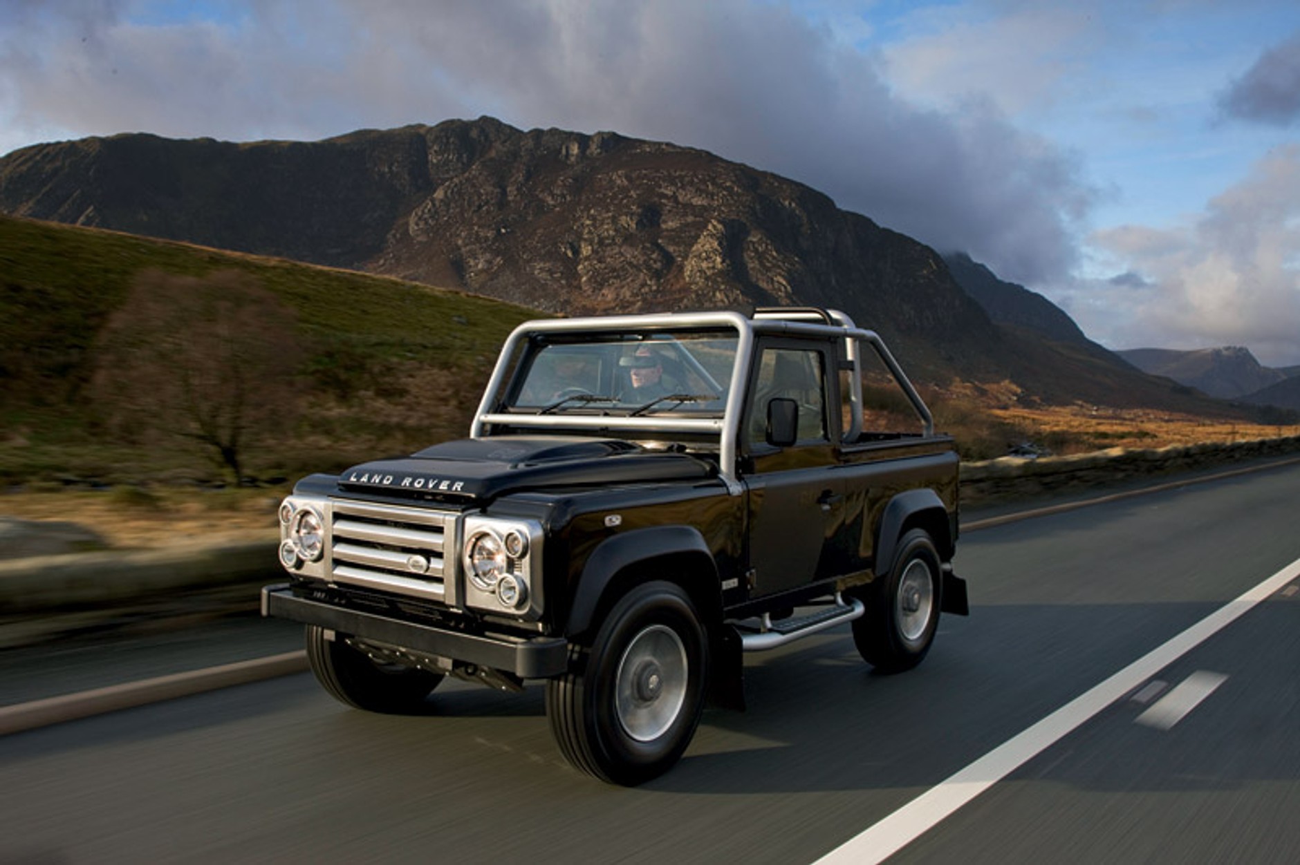 Land Rover Defender SVX: zalotny sześćdziesięciolatek